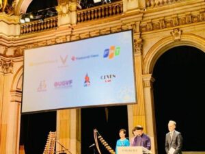 CEVEN LAW a été particulièrement fière d'avoir été sponsor officiel à la fête du nouvel an lunaire en 2023, le TET, organisé par l'Ambassade de la R.S du Vietnam en France et la Mairie de Paris